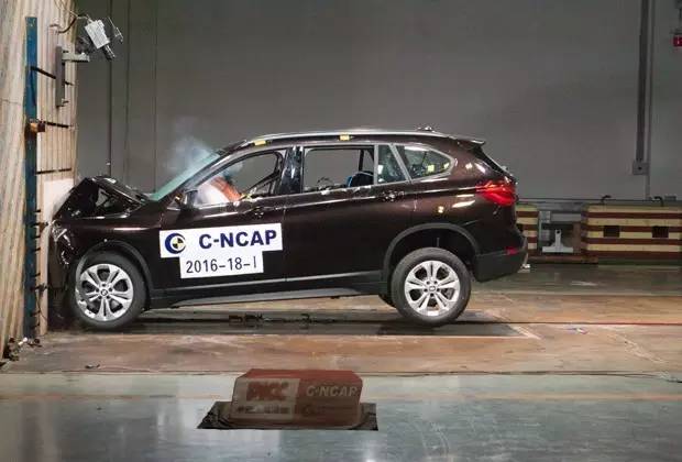 汽车碰撞试验揭秘——假人那些事